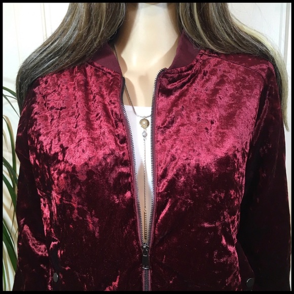 Velvet Bomber - Picture 3 of 8